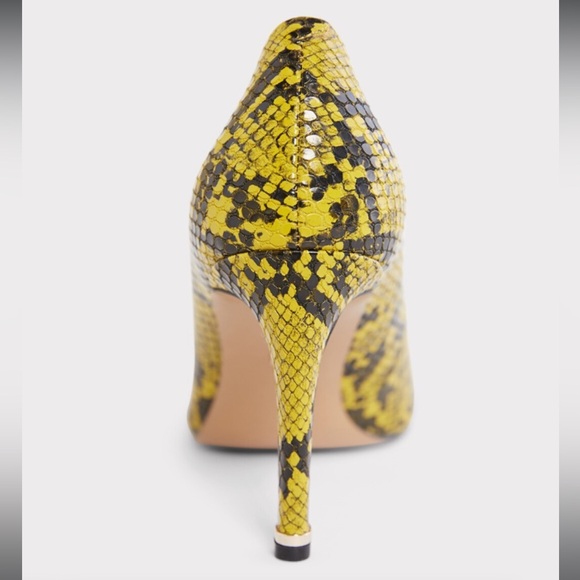 Riley Snake Pump
Kenneth Cole size 8.5 - Picture 2 of 10